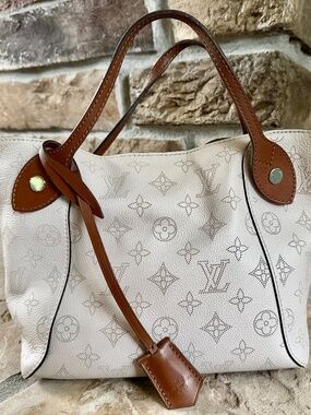 Louis Vuitton Hina Tote PM Beige Mahina Leather